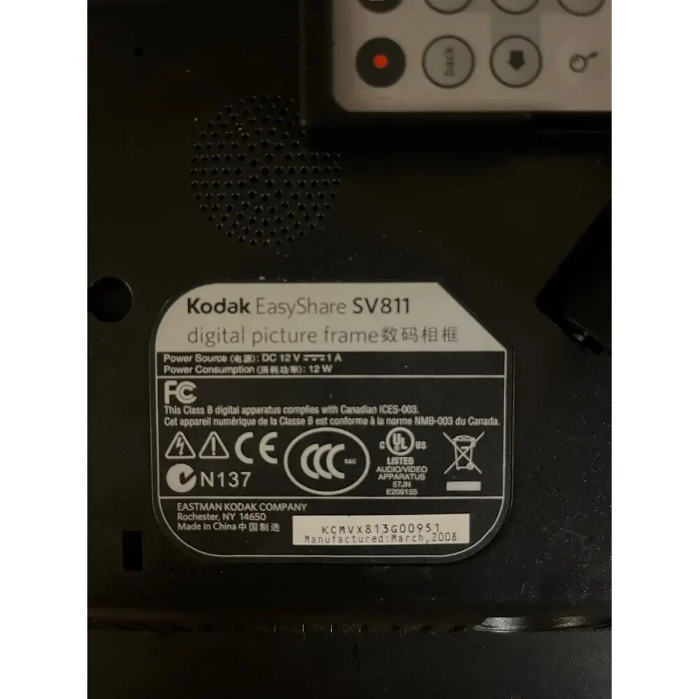 Kodak easy share 8” digital picture frame new. Includes memory card‎ & remote